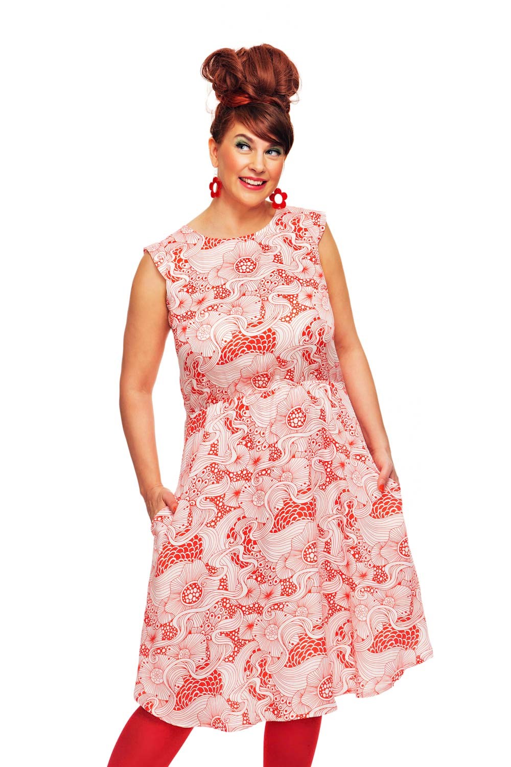 Malin klänning Rörelse Röd - Ärmlös blommig sommarklänning