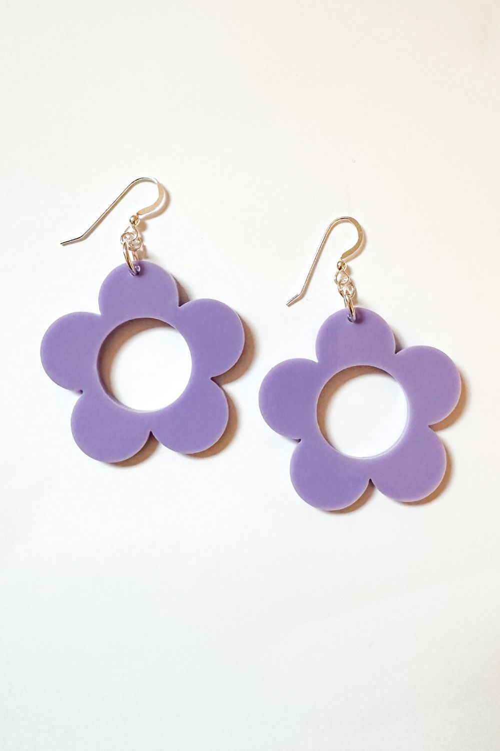 Cissi och Selma Earrings Solo Lavendel - large violet flower earrings retro style