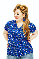 Jessica top Klöver Blå - Blue floral print wrap top in viscose