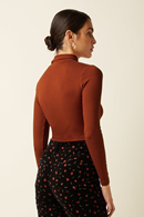 Ribbed turtleneck sweater in uni spicy brown