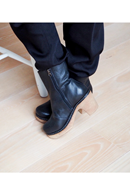 Calou Molly boot black - bekväma svarta ankelboots i skinn med klack