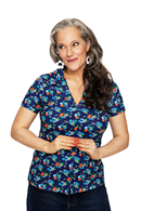 Cissi och Selma Margit Midsommardans blå - Blue floral print shirt