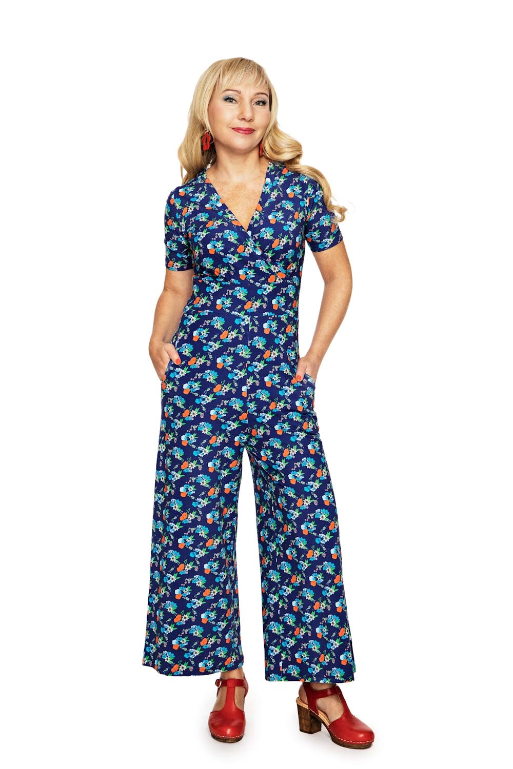 Cissi och Selma Britta byxdress Midsommardans Blå | blommig jumpsuit i ekologisk bomull