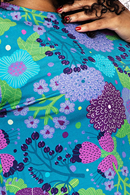 Cissi och Selma Anita tunic trädgård lila | Short flower print dress in purple and teal