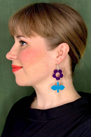 Earrings Blom Blåklint/Natt liten - Blue and navy flower