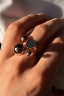 Solar golden ring med runda dekorativa former