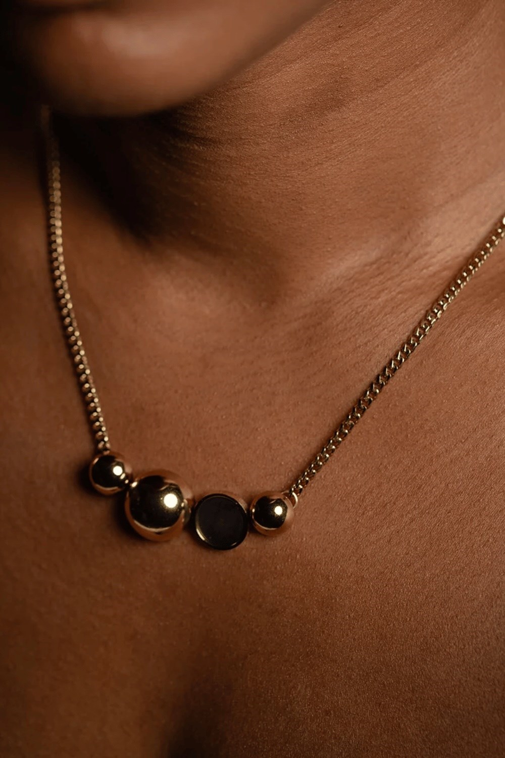 Solar golden necklace - round shapes in steel