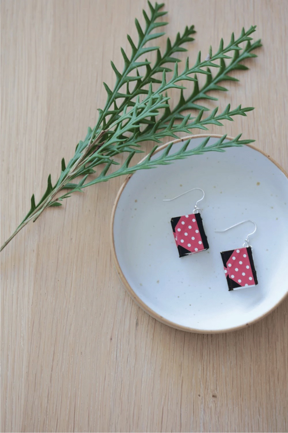 Bookie Earrings Polkadot red - miniature book