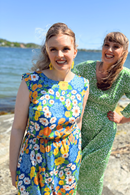 Malin klänning Blomklasar |  Blommig sommarklänning