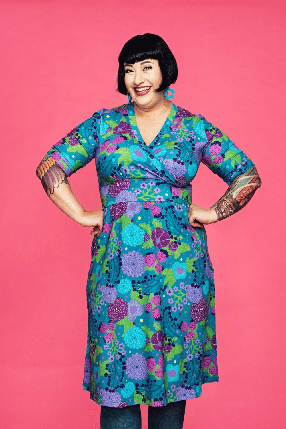 Cissi och Selma Vivi dress Trädgård purple  | flower print midi dress in organic cotton