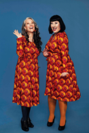 Anna-Klara klänning Kronblad Vinröd - blommig omlottklänning i viskos