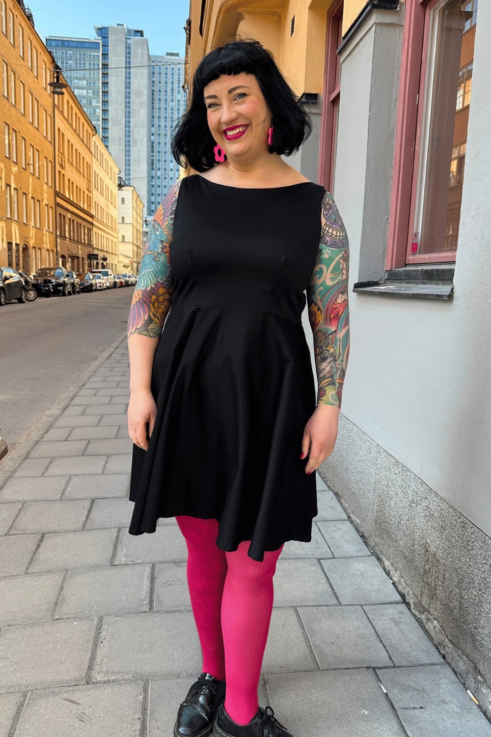 Saga klänning Svart | klassisk festklänning i bomull