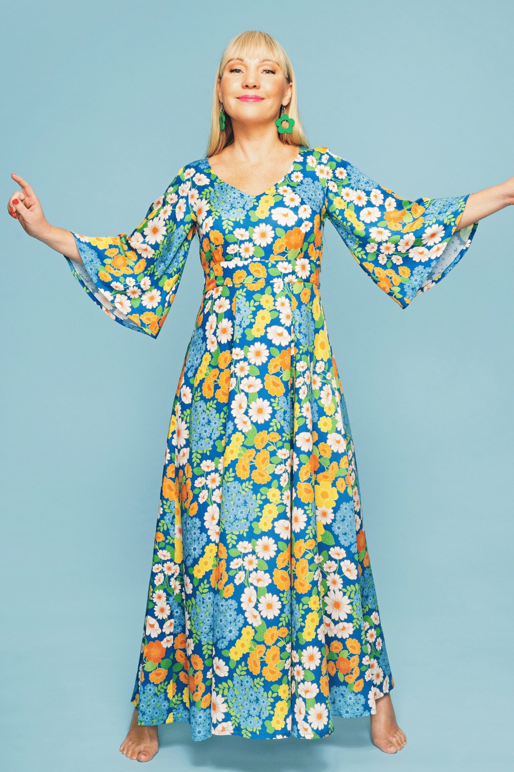 Greta dress Blomklasar | Blue flower print maxi dress in Lyocell