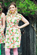 Cissi och Selma Siv dress Humlesurr Coral | Floral print summer dress in cotton
