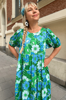 Cissi och Selma Ida dress Humlesurr Blågrön - Blue green flower print summer dress for weddings and parties