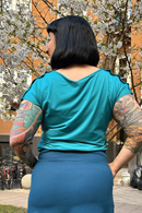 Cissi och Selma Ylva top Lagun | Turquoise boat neck summer blouse in viscose