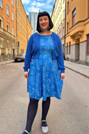 Cissi och Selma Saga klänning Ängsblom Blå | Blommig festklänning med fickor