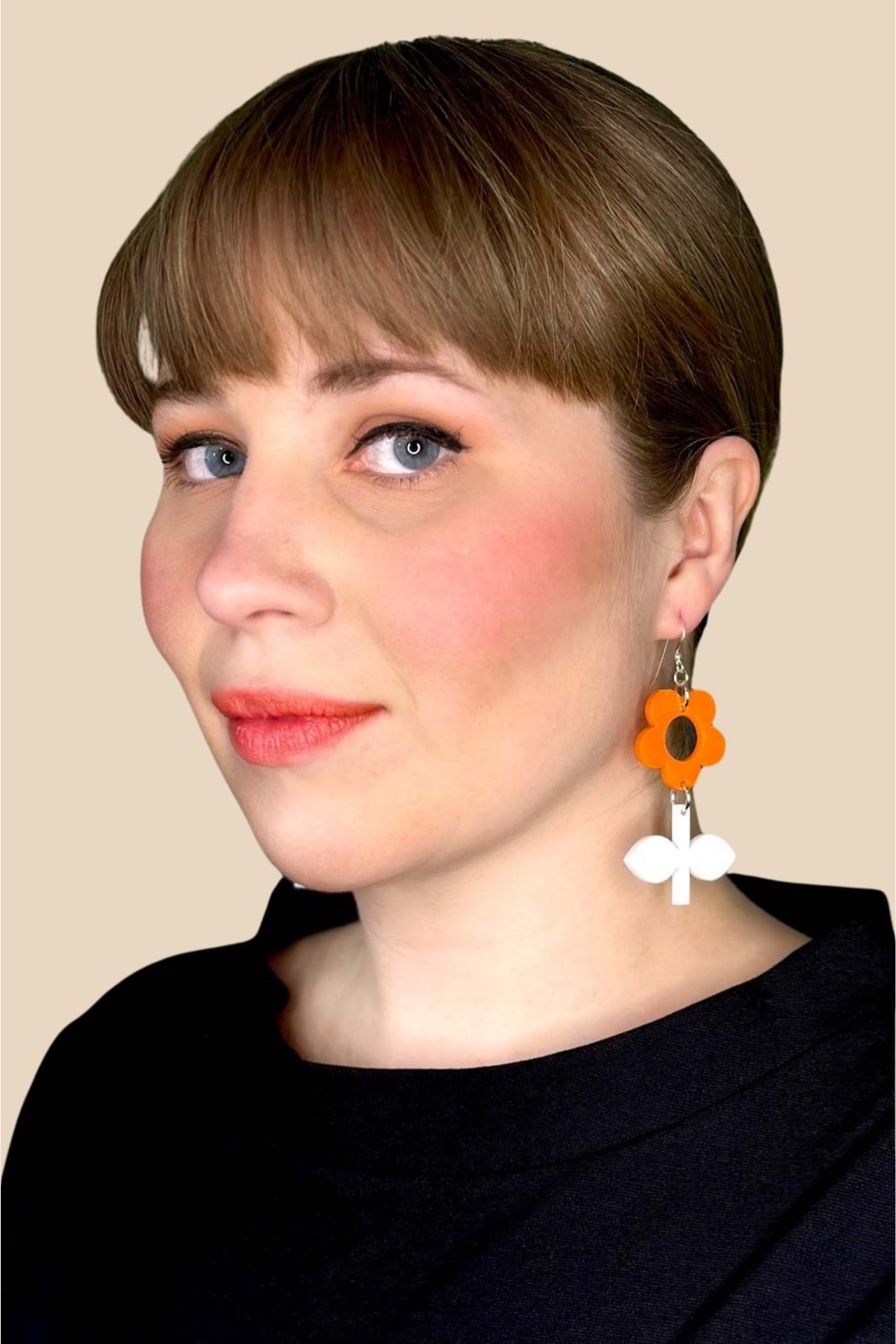 Cissi och Selma Earrings Blom Apelsin/Vitsippa liten - Orange and white flower