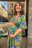 Cissi och Selma Josefine omlottklänning Illusion Färgglad | Mönstrad midi klänning i viskos