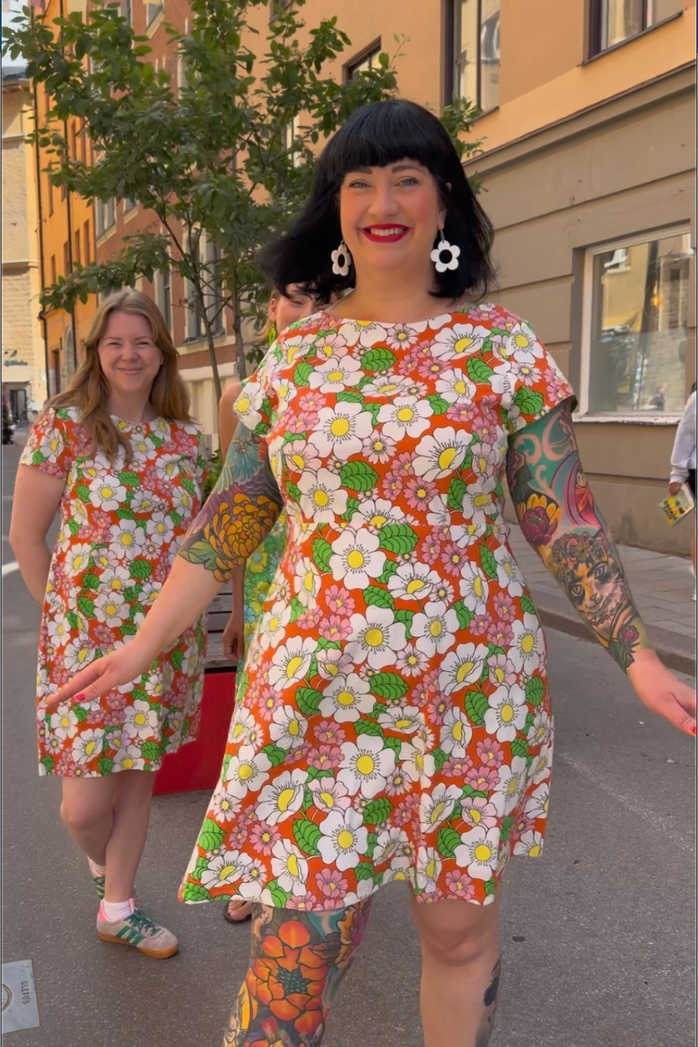 Cissi och Selma Siv dress Humlesurr Coral | Floral print summer dress in cotton