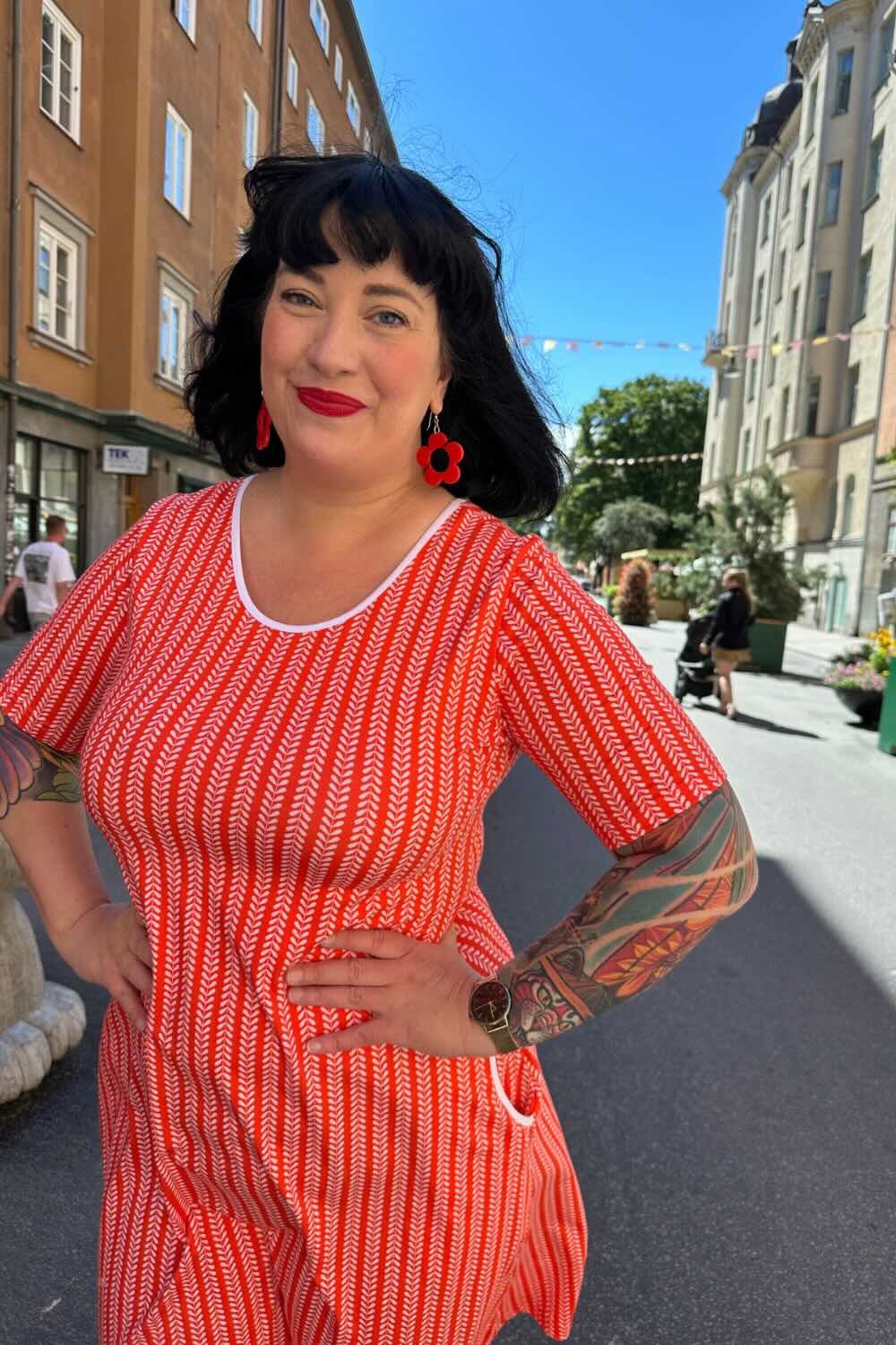 Magda klänning Ranka | Röd sommarklänning i ekologisk bomull
