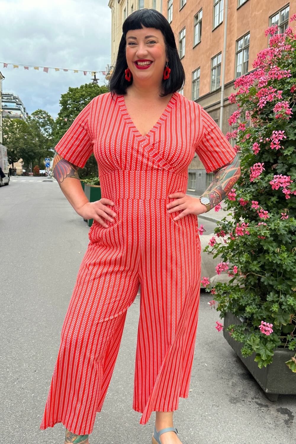 Britta byxdress Ranka | Röd jumpsuit i ekologisk bomull