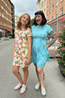 Cissi och Selma Siv klänning Morgondagg | Ljusblå sommarklänning i bomull med fickor