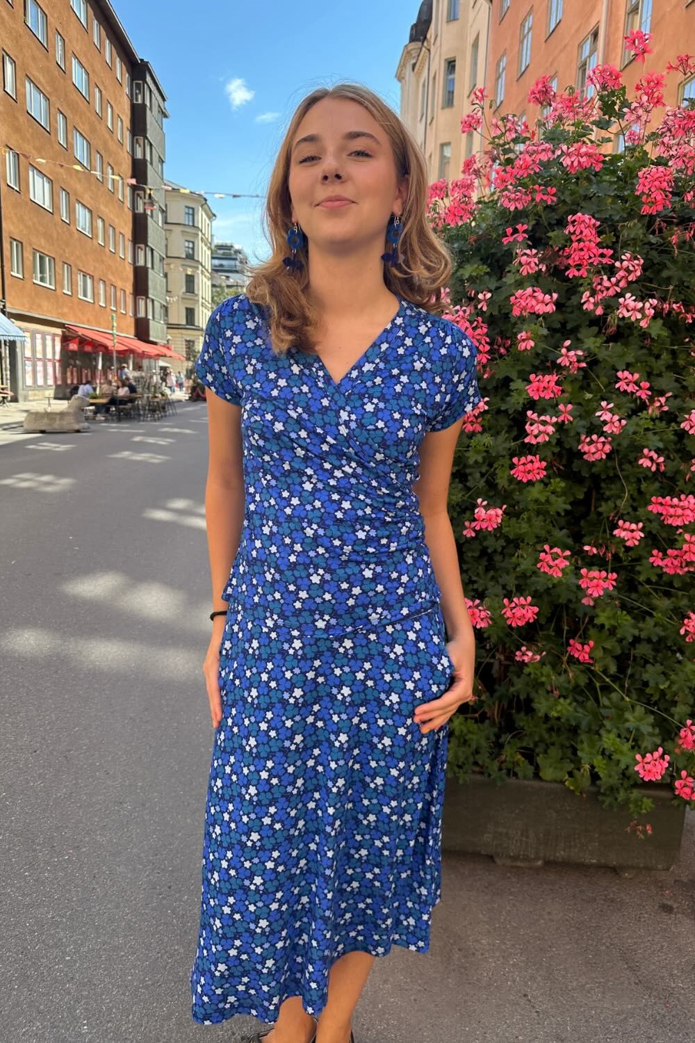 Lisa kjol Klöver Blå - Mönstrad midi kjol i viskos