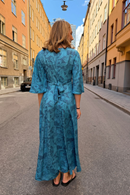 Greta klänning Rörelse Blå | blommig maxiklänning i lyocell