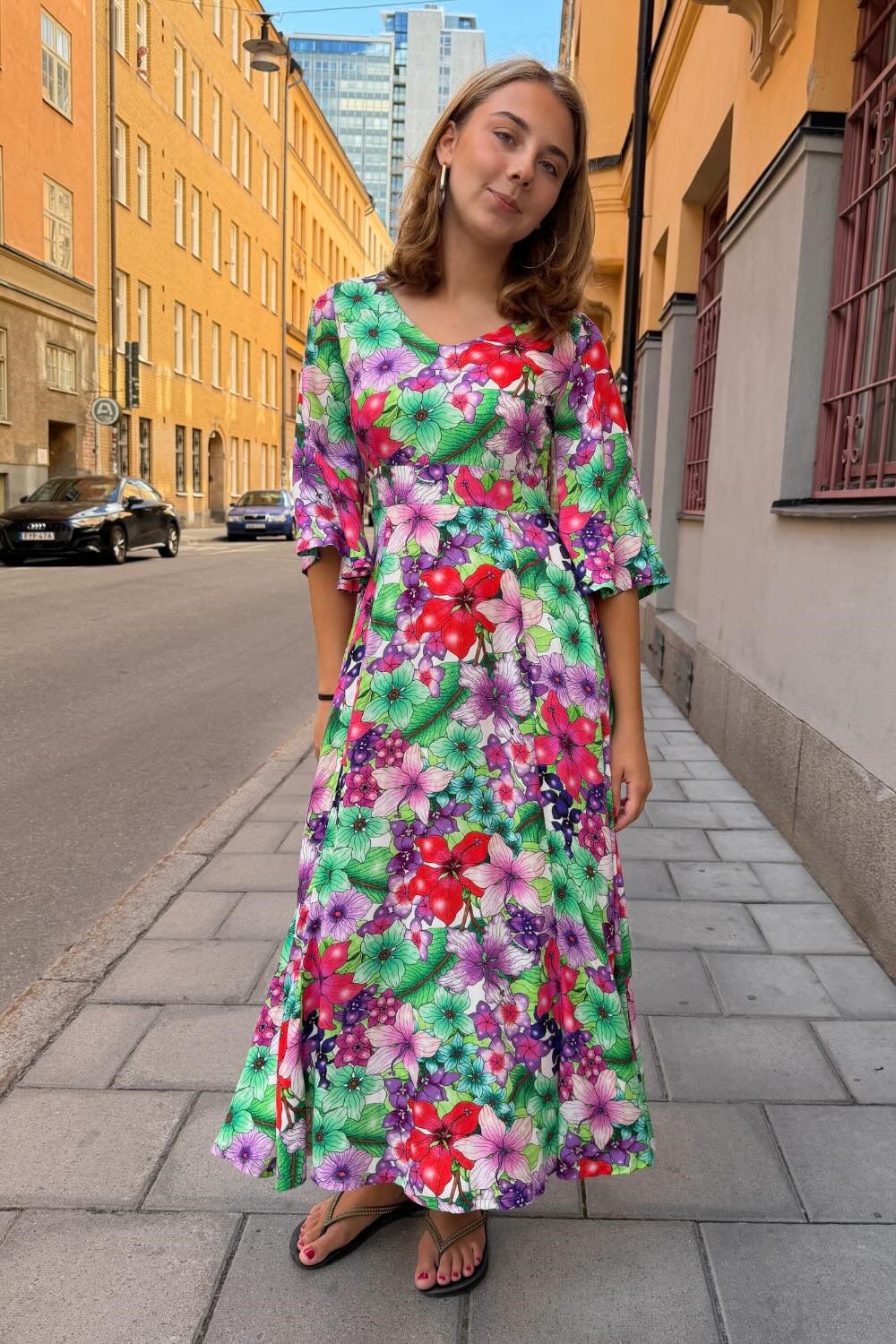 Cissi och Selma Greta dress Blomsterprakt - Floral print maxi dress in Lyocell