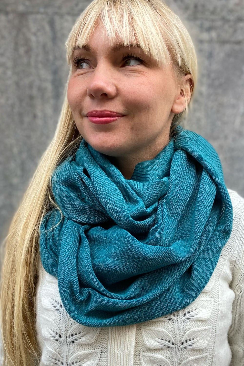 Mariedal Design Slätstickad tubsjal mörk turkos / teal
