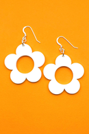 Cissi och Selma Earrings Solo Vitsippa stor - large white flower