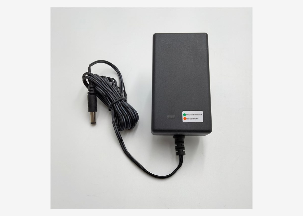 Oplader 24V 1,5A med stavkontakt