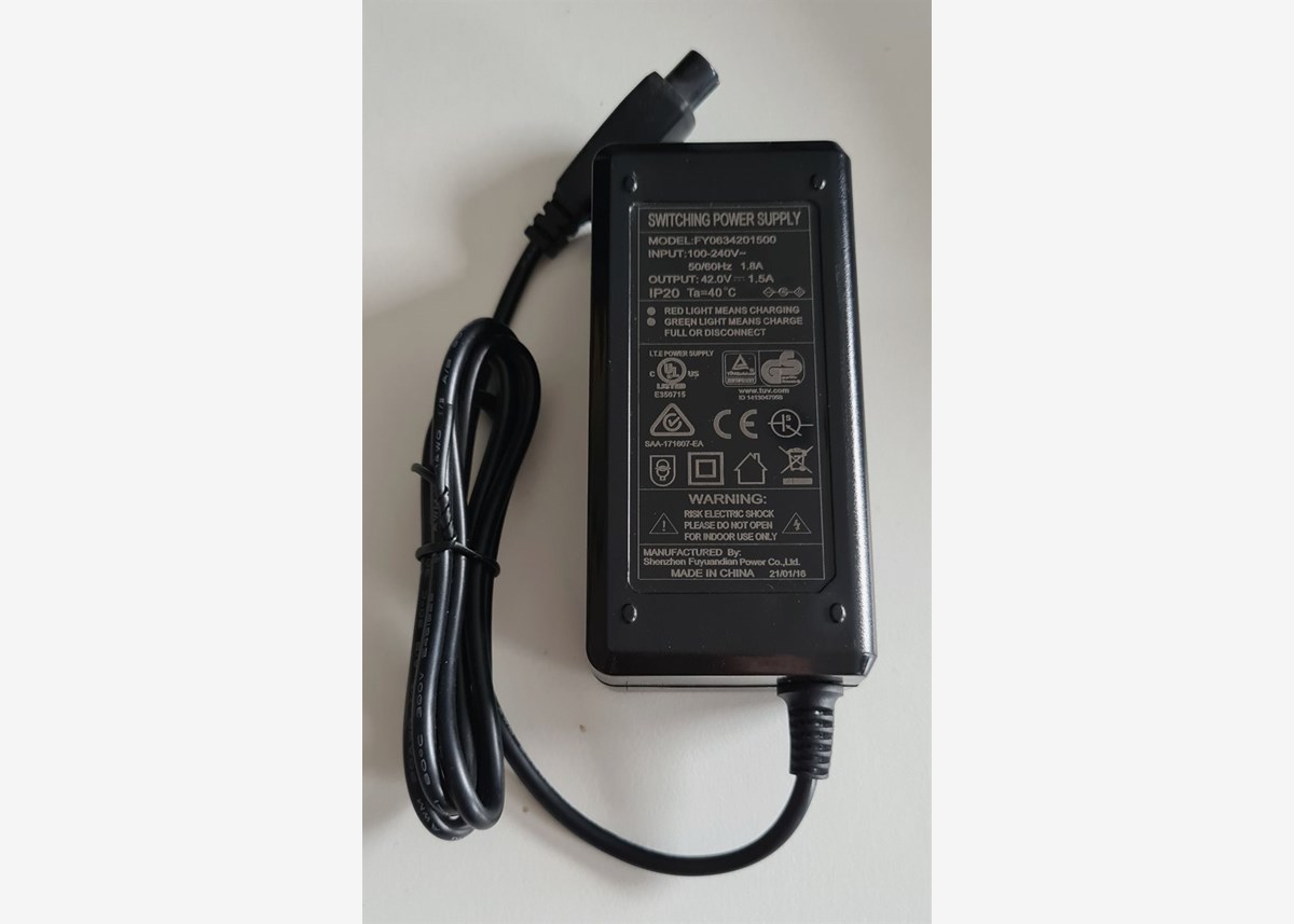 Laturi 36V 1,5A Litium - MiniXlr 9mm