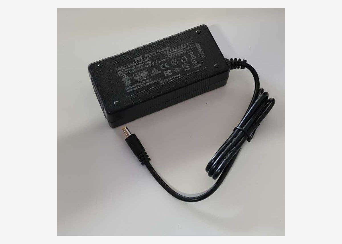 Laddare 36V 1.5A litium Stiftkontakt 5.5 2.1