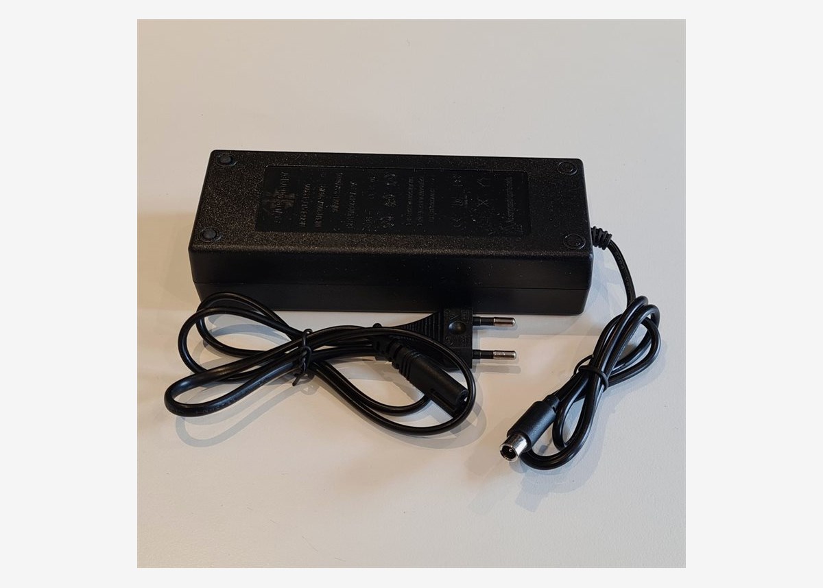 Lader 36V 2A litium 8mm
