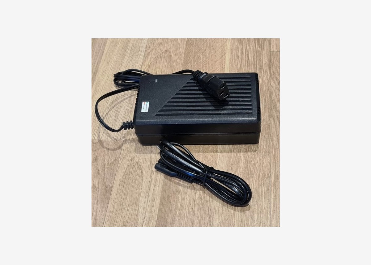 Laddare 48V 2.5A Gokart - Apparatkontakt