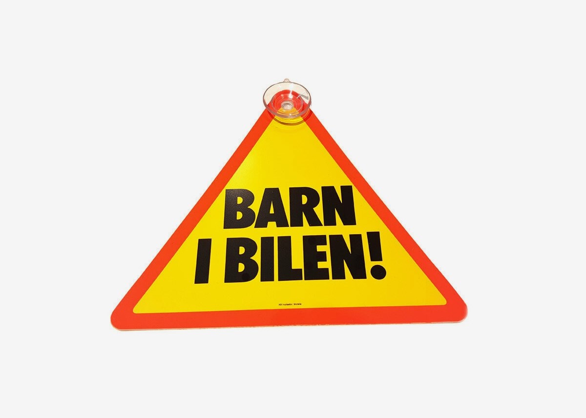 Barn i bilen skylt