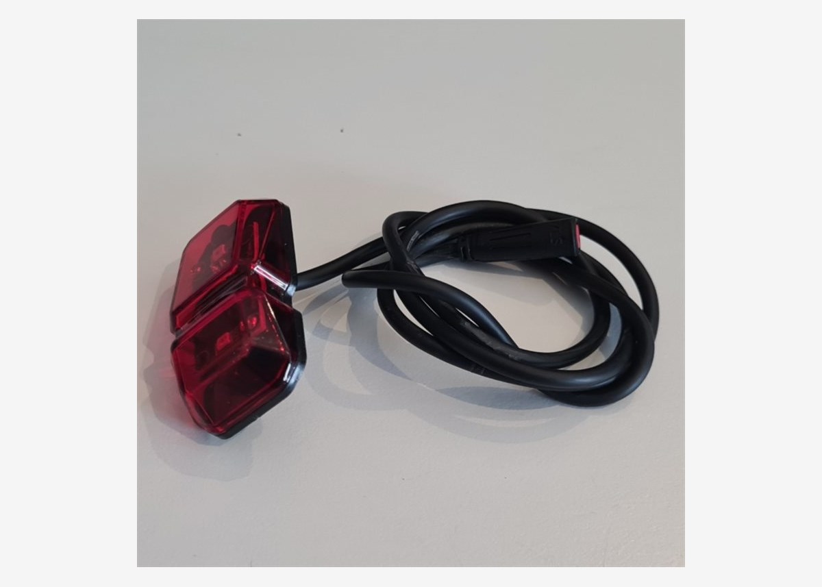Minimad Plus - Baklampa - Refurb
