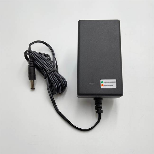 Oplader 24V 1,5A med stavkontakt
