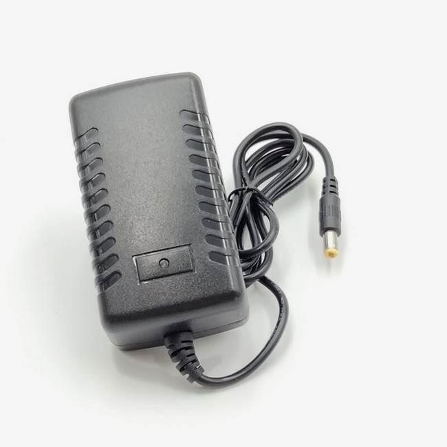 Laddare 36V 1,0A M Stavkontakt