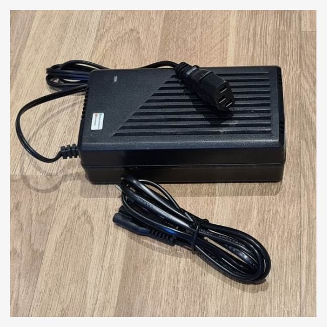 Laddare 48V 2.5A Gokart - Apparatkontakt