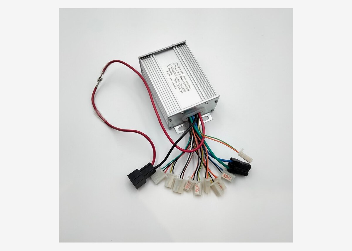 Sähkölaatikko - 2008 - 800W-1000W 36V mönkijälle Cobra V4