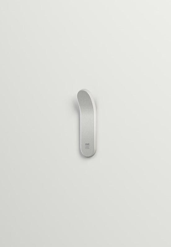 INR BOW Håndklædekrog - Børstet krom