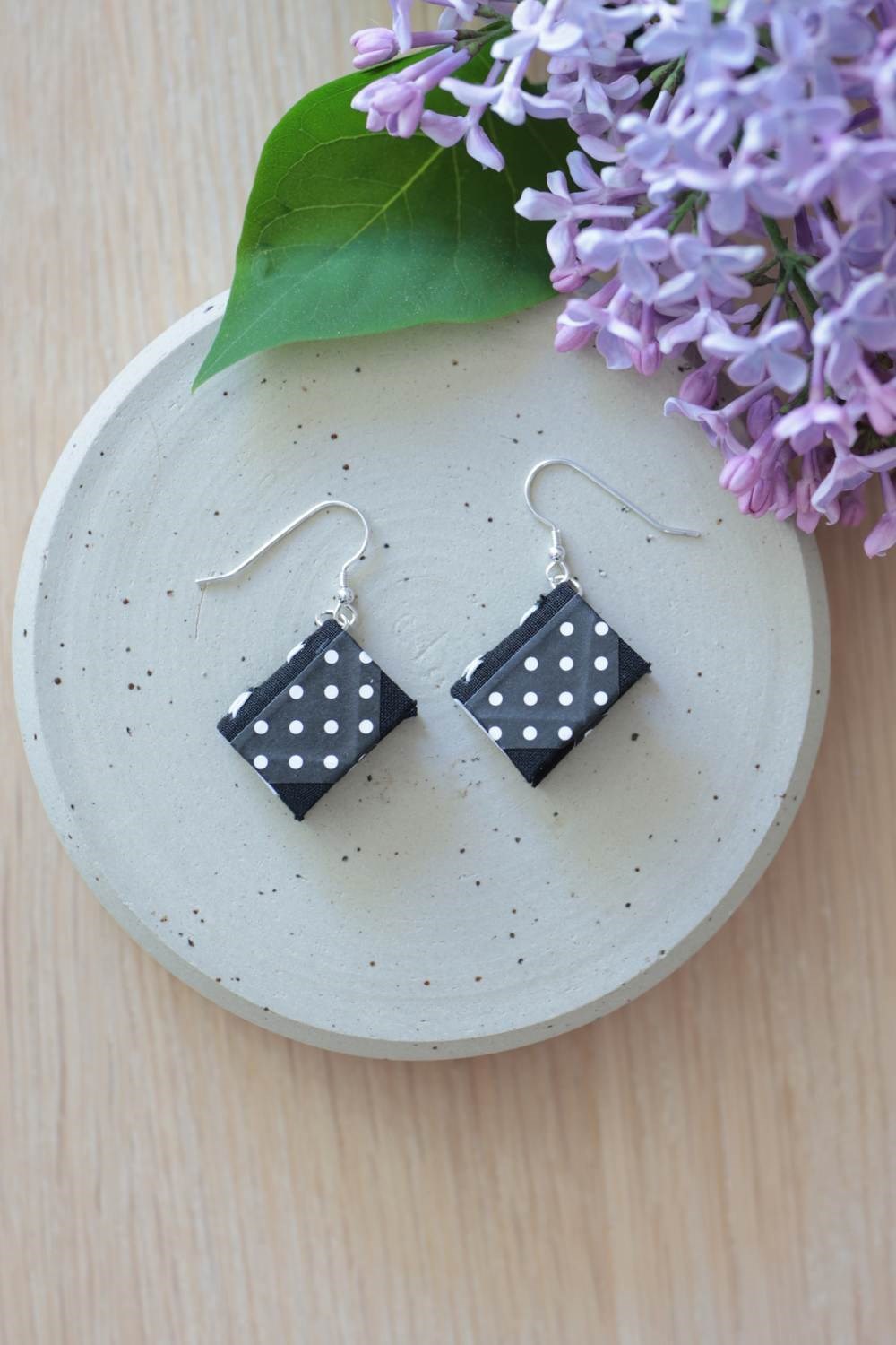 Örhängen Black dotted