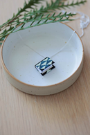 Halsband silverkedja Petrol blue triangle - miniatyrbok