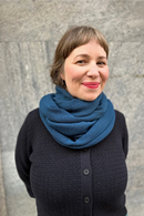 Knitted scarf mörkblå