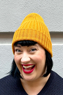 Ribbstickad mössa ull saffron