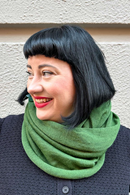 Slätstickad tubsjal Klargrön