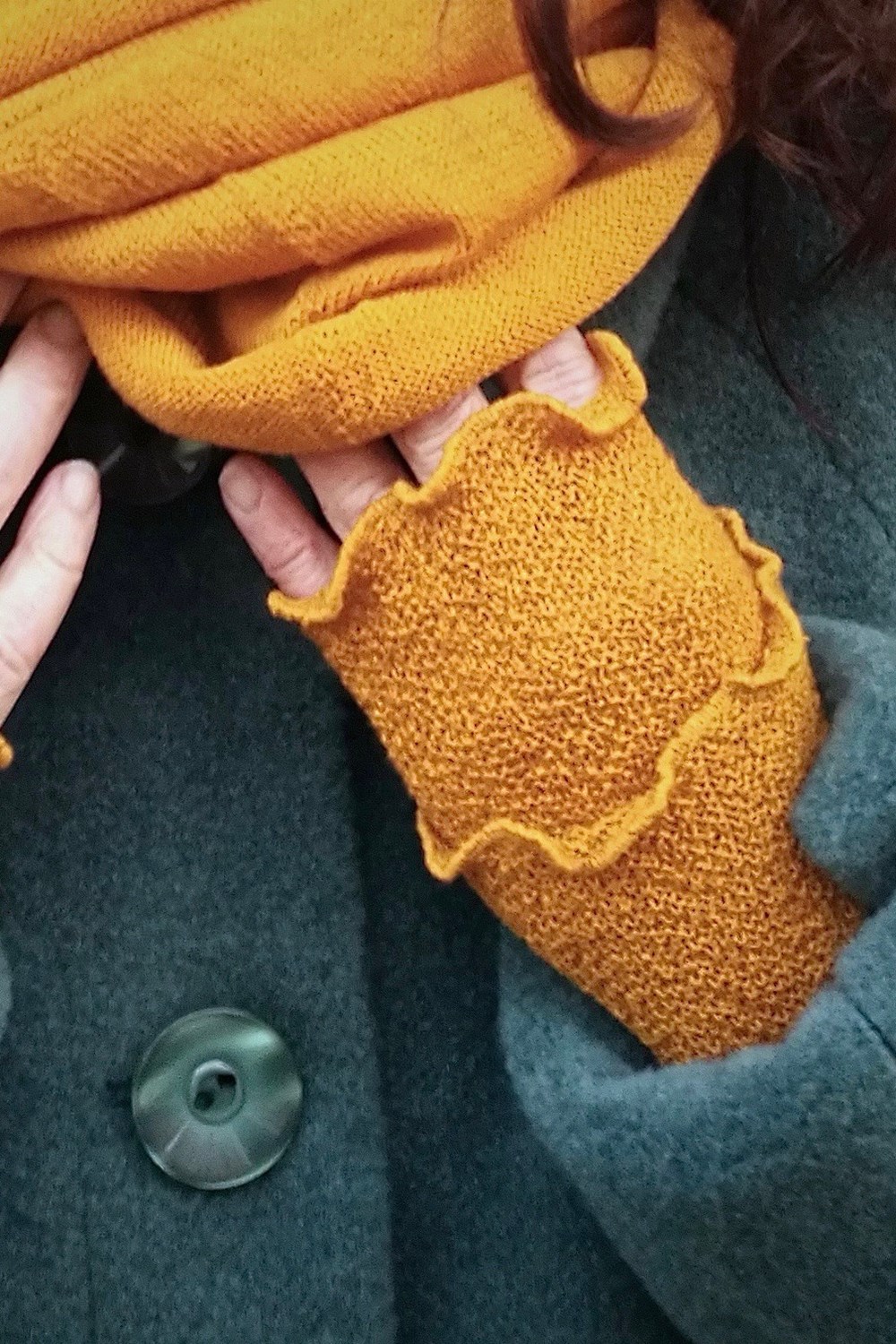 Wrist warmers knitted Saffron